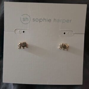 Sophie Turner Elephant earrings
